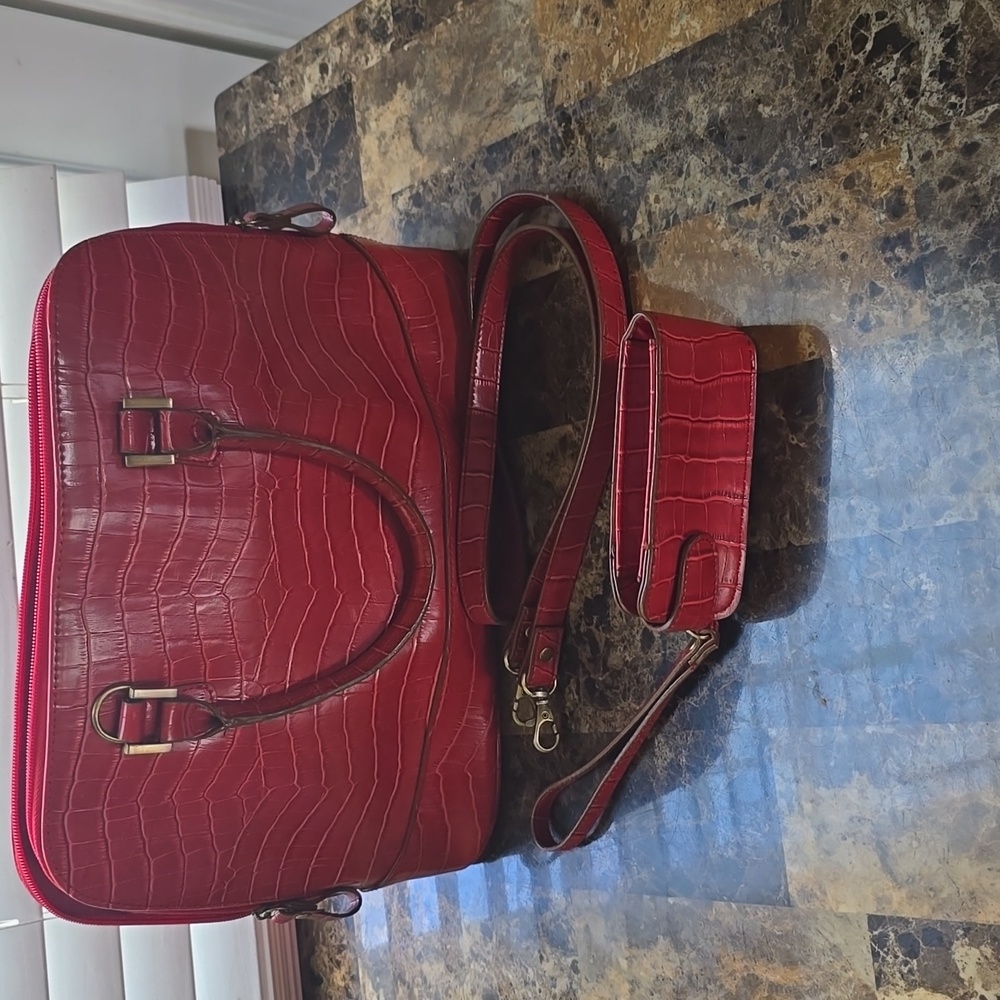 Elegant Red Crocodile-Embossed Women's Bag